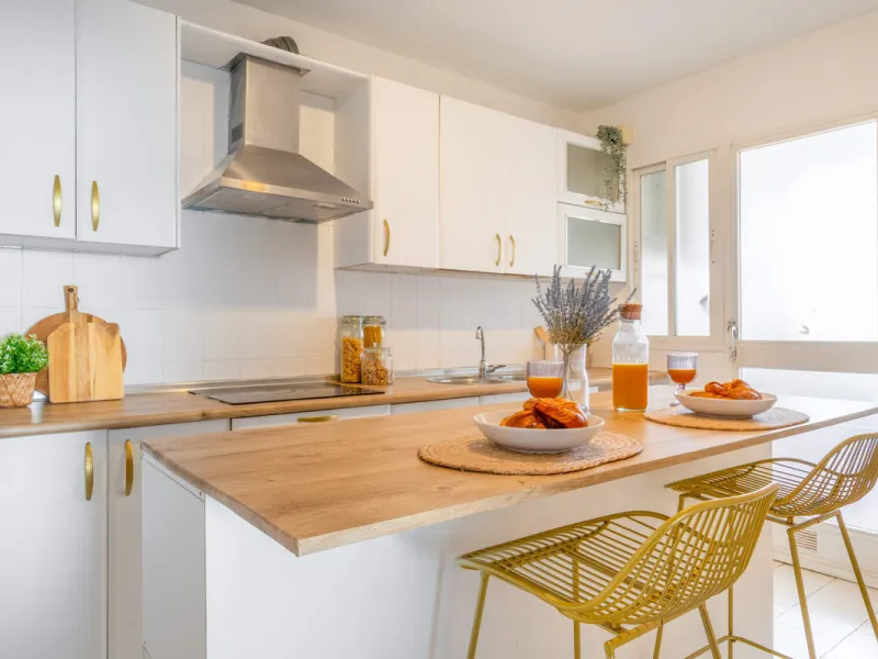 We present this fantastic top-floor apartment, fully exterior, standing out for its spaciousness, brightness, and beautiful open views.