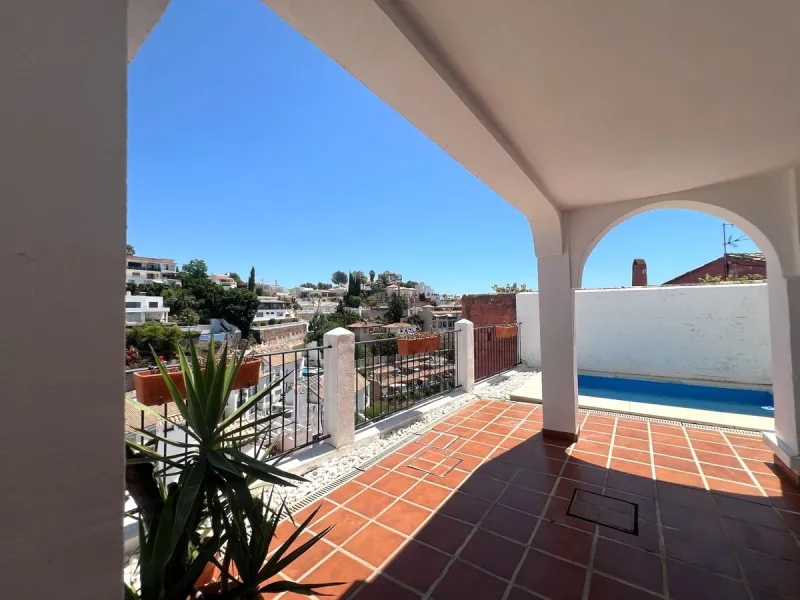 House - Semi-Detached House в продаже в Fuengirola, Málaga. В доме 3 спален и 4 ванных комнат. Площадь дома 150 м²