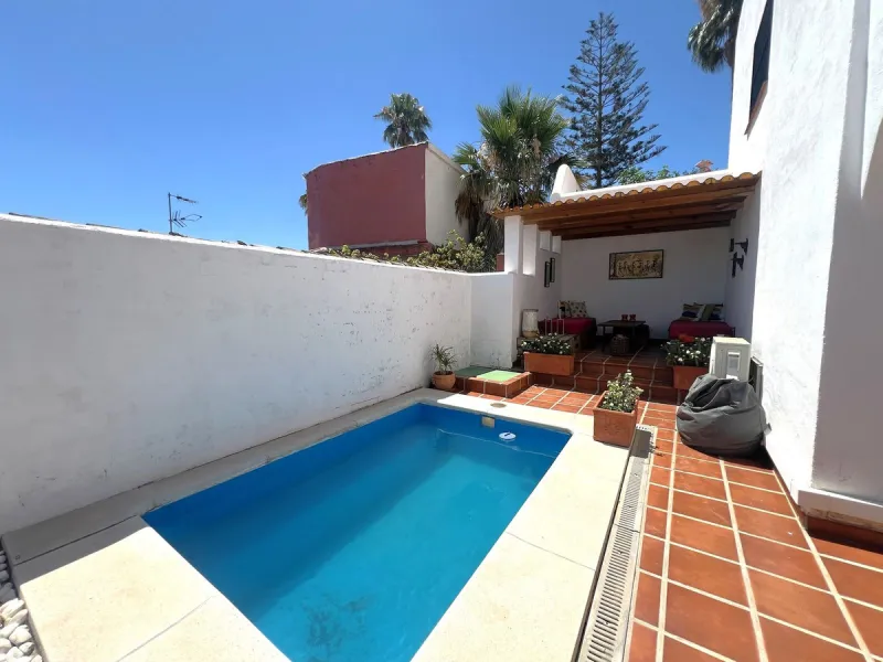 House - Semi-Detached House в продаже в Fuengirola, Málaga. В доме 3 спален и 4 ванных комнат. Площадь дома 150 м²