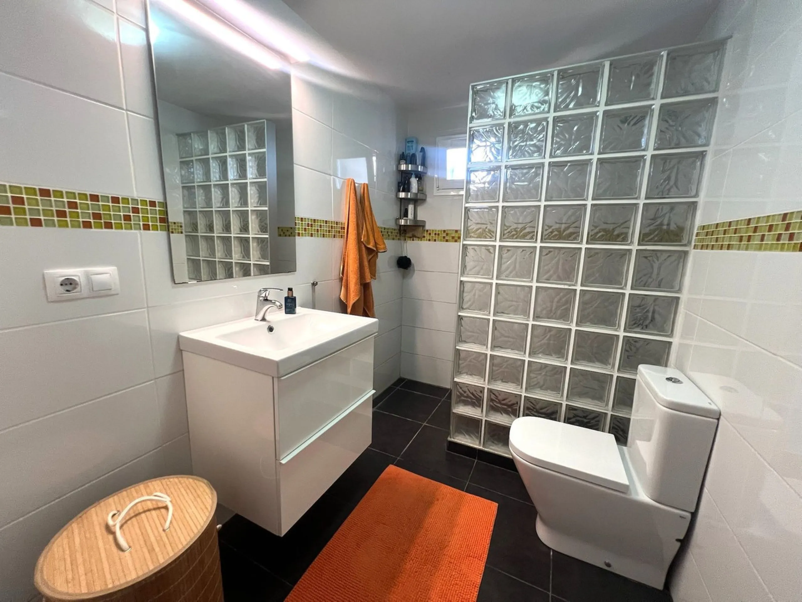 House - Semi-Detached House в продаже в Fuengirola, Málaga. В доме 3 спален и 4 ванных комнат. Площадь дома 150 м²