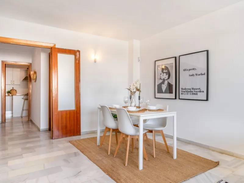 We present this fantastic top-floor apartment, fully exterior, standing out for its spaciousness, brightness, and beautiful open views.
