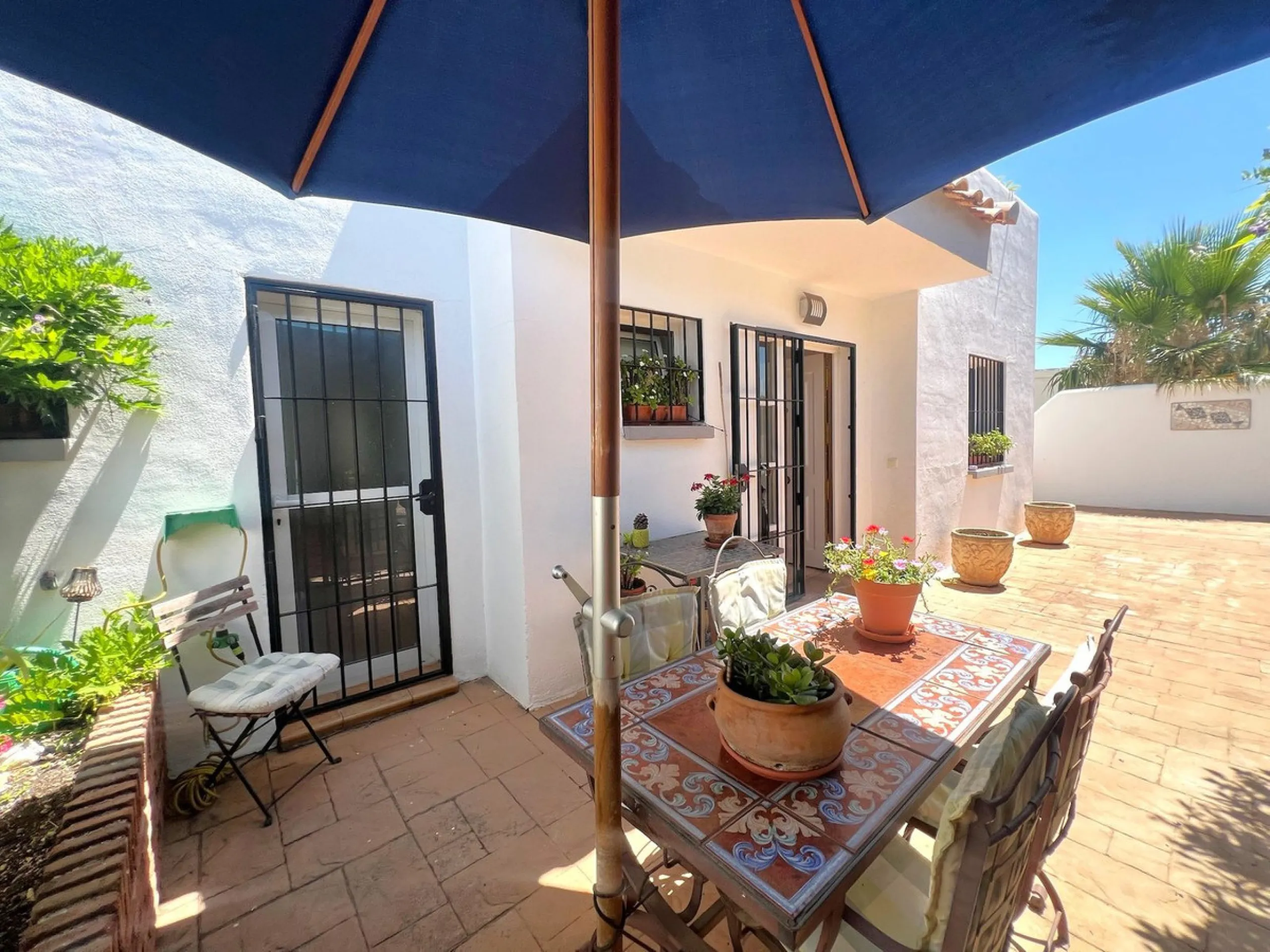 House - Semi-Detached House в продаже в Fuengirola, Málaga. В доме 3 спален и 4 ванных комнат. Площадь дома 150 м²