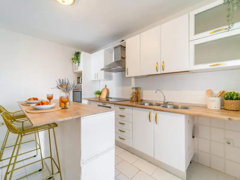 We present this fantastic top-floor apartment, fully exterior, standing out for its spaciousness, brightness, and beautiful open views.