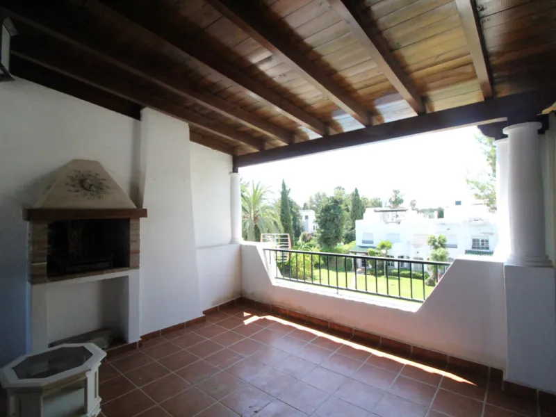 House - Townhouse в продаже в Marbella, Málaga. В доме 3 спален и 4 ванных комнат. Площадь дома 156 м²