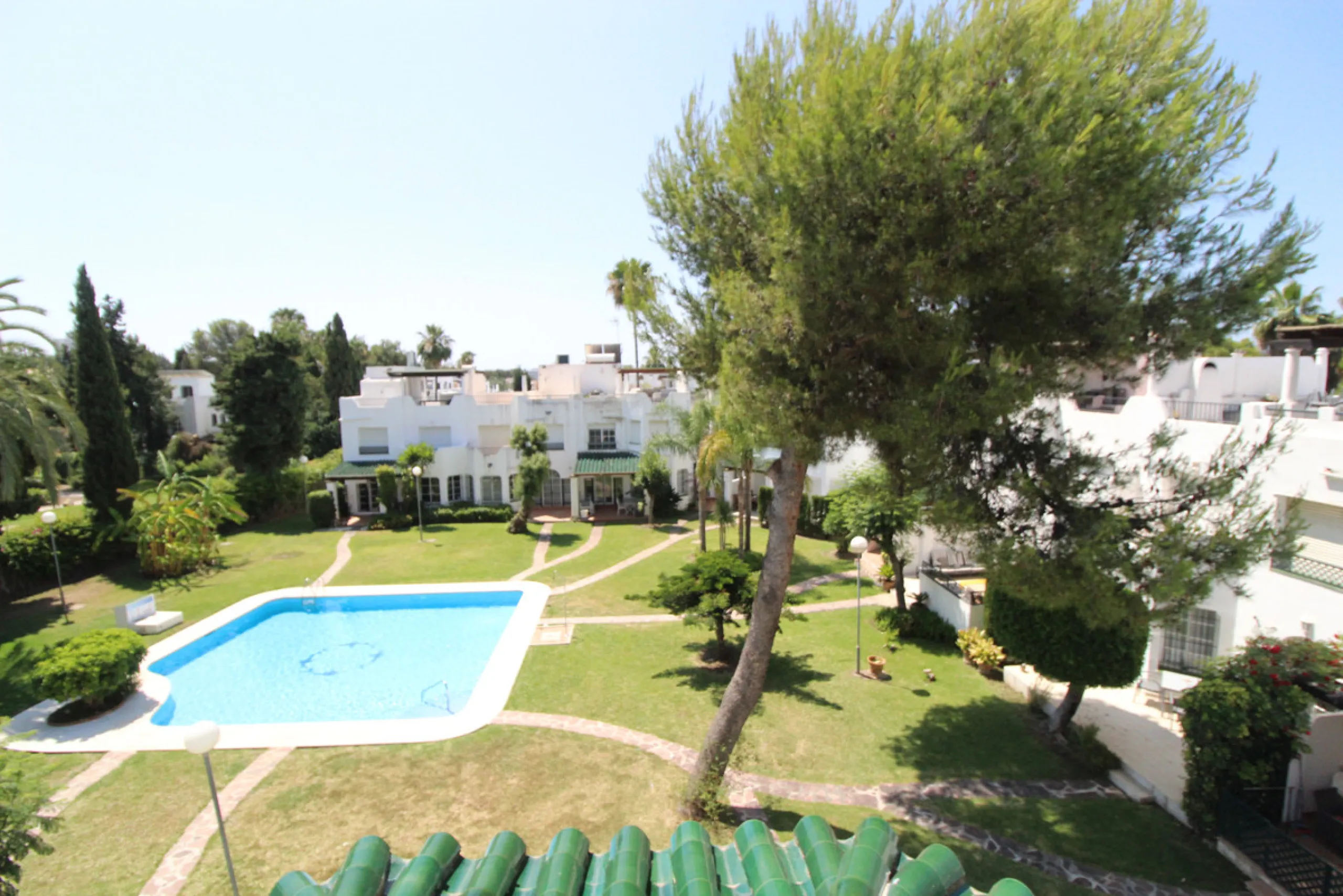 House - Townhouse в продаже в Marbella, Málaga. В доме 3 спален и 4 ванных комнат. Площадь дома 156 м²