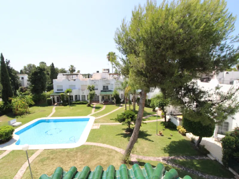 House - Townhouse в продаже в Marbella, Málaga. В доме 3 спален и 4 ванных комнат. Площадь дома 156 м²