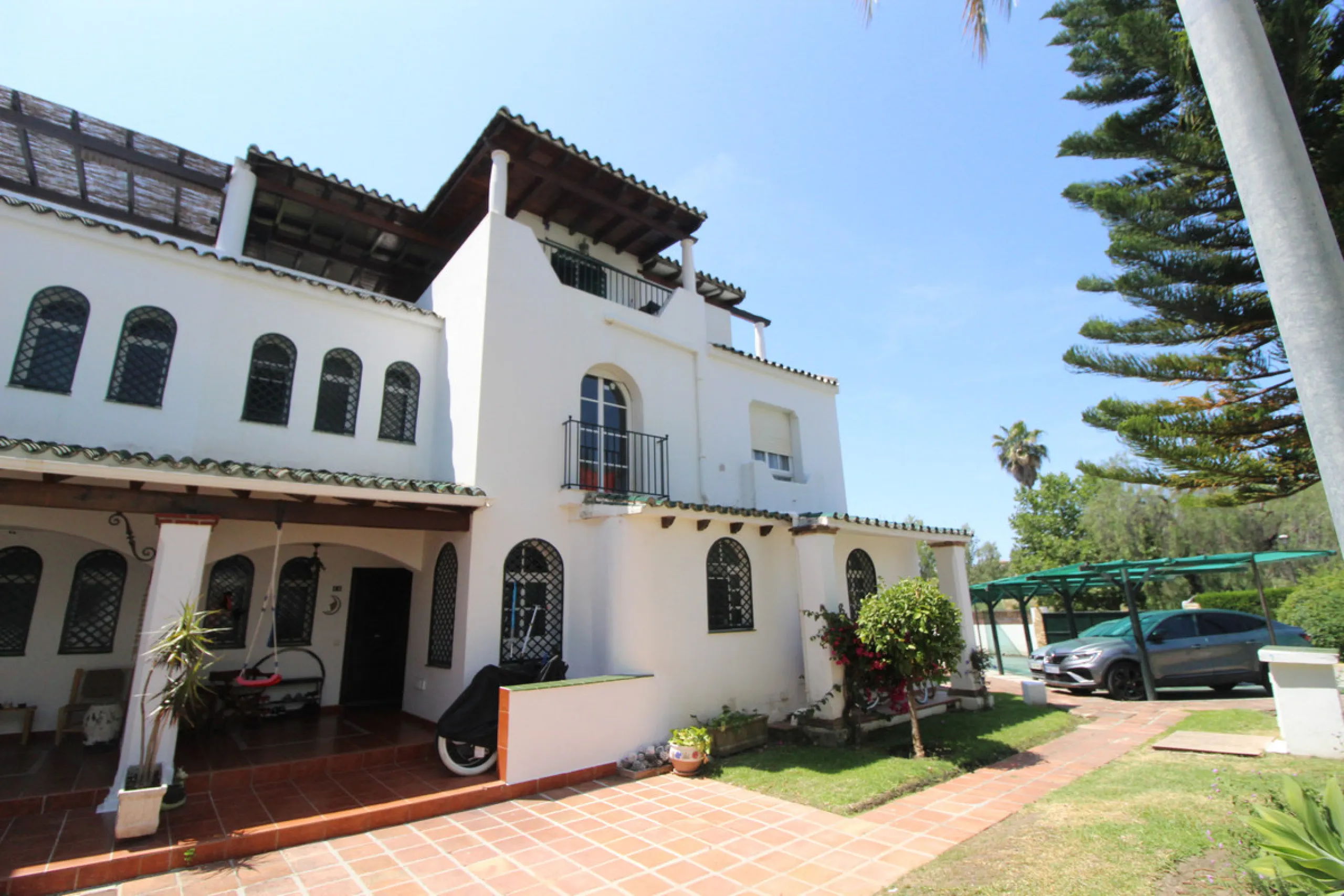 House - Townhouse в продаже в Marbella, Málaga. В доме 3 спален и 4 ванных комнат. Площадь дома 156 м²