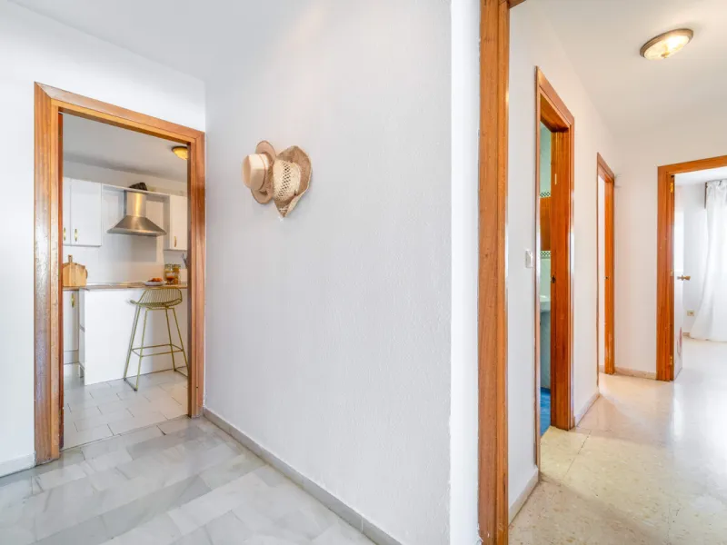 We present this fantastic top-floor apartment, fully exterior, standing out for its spaciousness, brightness, and beautiful open views.