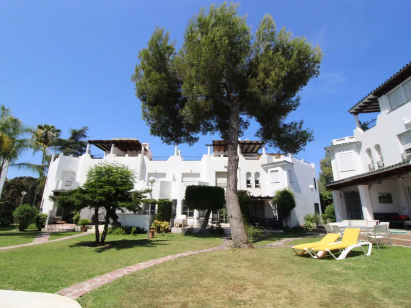 House - Townhouse в продаже в Marbella, Málaga. В доме 3 спален и 4 ванных комнат. Площадь дома 156 м²