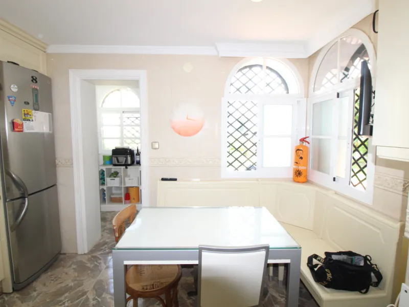 House - Townhouse в продаже в Marbella, Málaga. В доме 3 спален и 4 ванных комнат. Площадь дома 156 м²