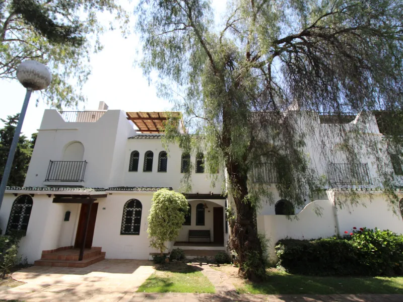 House - Townhouse в продаже в Marbella, Málaga. В доме 3 спален и 4 ванных комнат. Площадь дома 156 м²