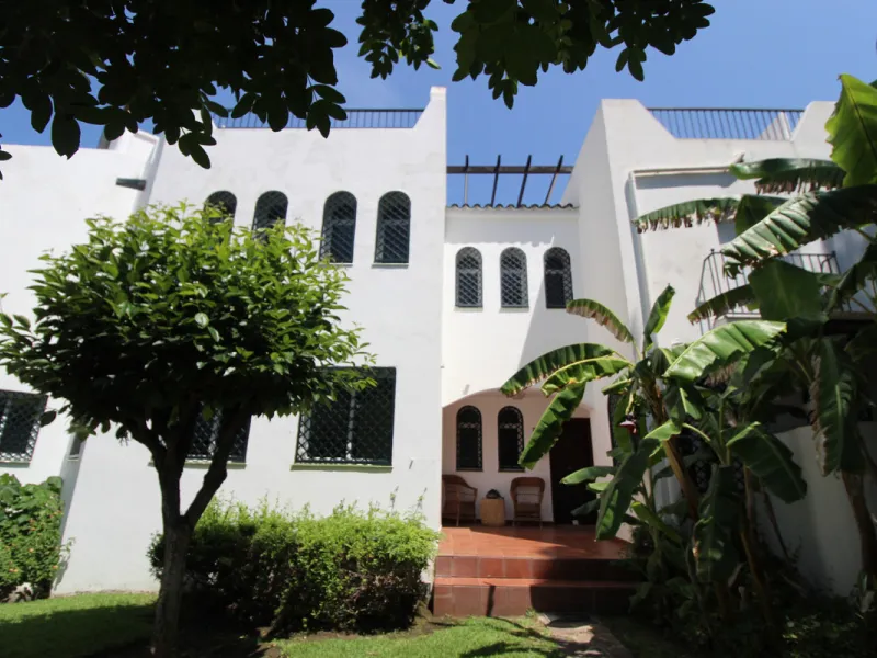 House - Townhouse в продаже в Marbella, Málaga. В доме 3 спален и 4 ванных комнат. Площадь дома 156 м²
