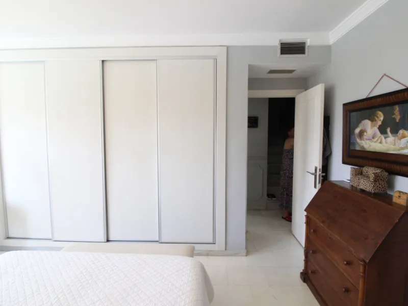 House - Townhouse в продаже в Marbella, Málaga. В доме 3 спален и 4 ванных комнат. Площадь дома 156 м²