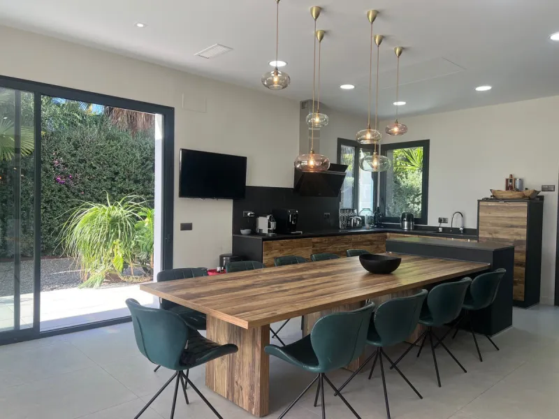 Villa in the golden mile area of Marbella, Malaga, is one of the most modern villa in the area with finished in 2023, the house has six bedrooms with four full bathrooms and a toilet, fully furnished and ready to live, has a garage for 3 cars and game roo