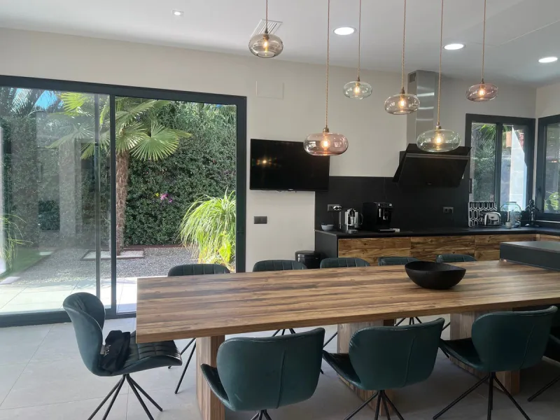 Villa in the golden mile area of Marbella, Malaga, is one of the most modern villa in the area with finished in 2023, the house has six bedrooms with four full bathrooms and a toilet, fully furnished and ready to live, has a garage for 3 cars and game roo
