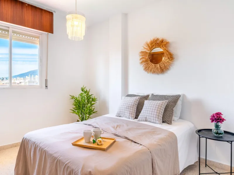We present this fantastic top-floor apartment, fully exterior, standing out for its spaciousness, brightness, and beautiful open views.