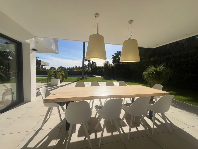 Villa in the golden mile area of Marbella, Malaga, is one of the most modern villa in the area with finished in 2023, the house has six bedrooms with four full bathrooms and a toilet, fully furnished and ready to live, has a garage for 3 cars and game roo