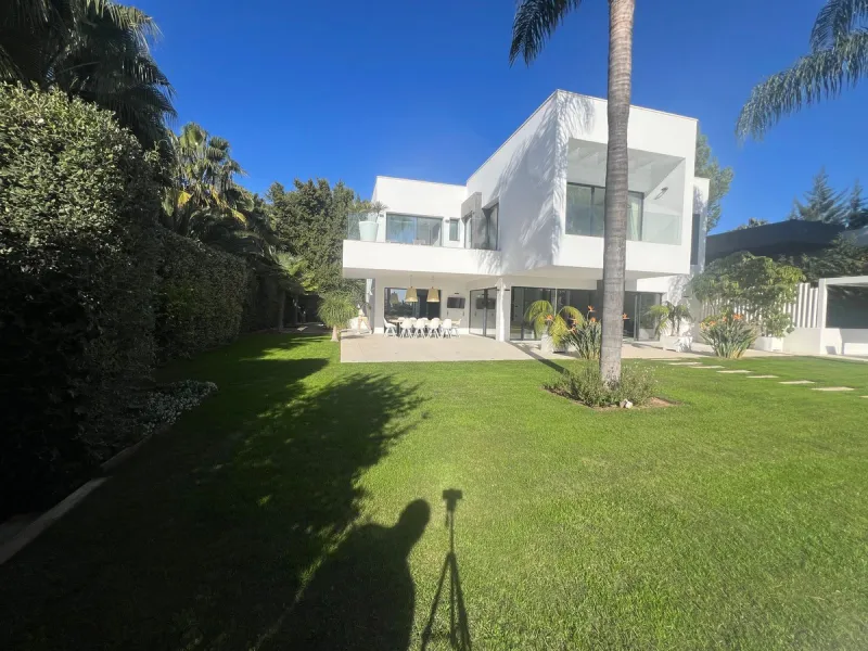 Villa in the golden mile area of Marbella, Malaga, is one of the most modern villa in the area with finished in 2023, the house has six bedrooms with four full bathrooms and a toilet, fully furnished and ready to live, has a garage for 3 cars and game roo