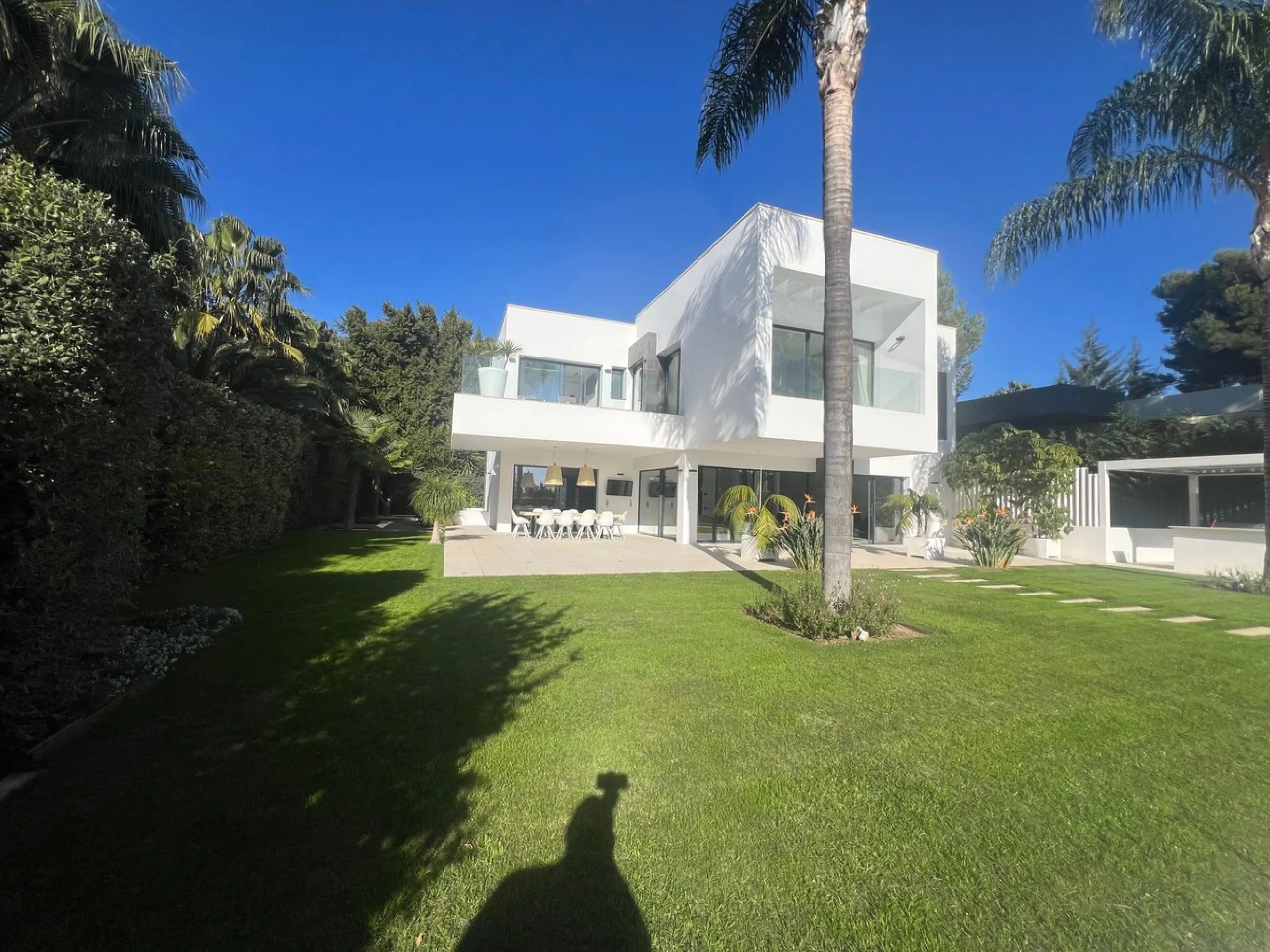Villa in the golden mile area of Marbella, Malaga, is one of the most modern villa in the area with finished in 2023, the house has six bedrooms with four full bathrooms and a toilet, fully furnished and ready to live, has a garage for 3 cars and game roo
