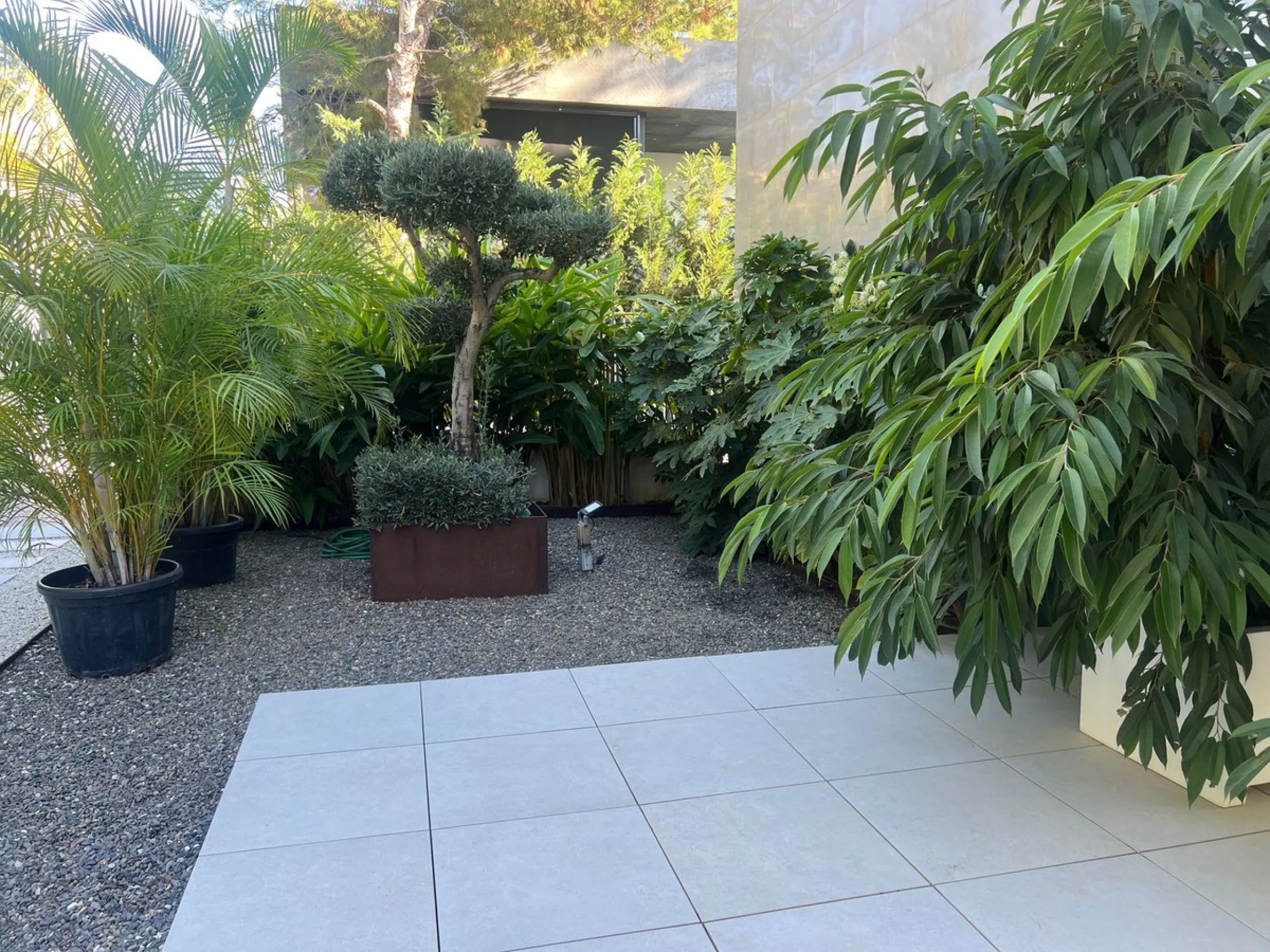 Villa in the golden mile area of Marbella, Malaga, is one of the most modern villa in the area with finished in 2023, the house has six bedrooms with four full bathrooms and a toilet, fully furnished and ready to live, has a garage for 3 cars and game roo