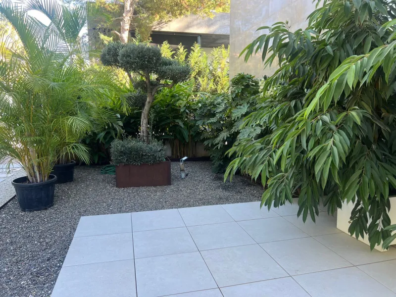 Villa in the golden mile area of Marbella, Malaga, is one of the most modern villa in the area with finished in 2023, the house has six bedrooms with four full bathrooms and a toilet, fully furnished and ready to live, has a garage for 3 cars and game roo