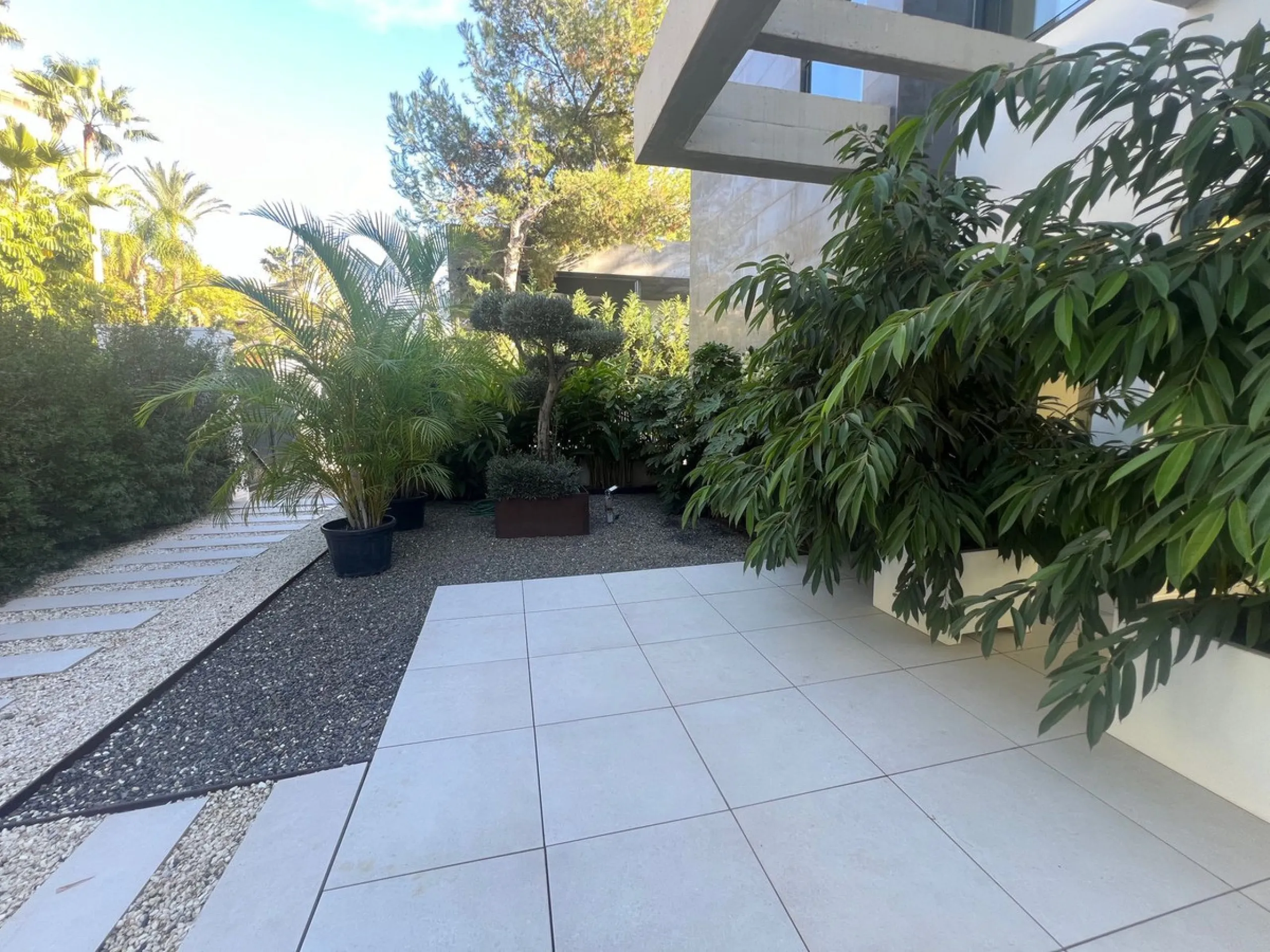 Villa in the golden mile area of Marbella, Malaga, is one of the most modern villa in the area with finished in 2023, the house has six bedrooms with four full bathrooms and a toilet, fully furnished and ready to live, has a garage for 3 cars and game roo