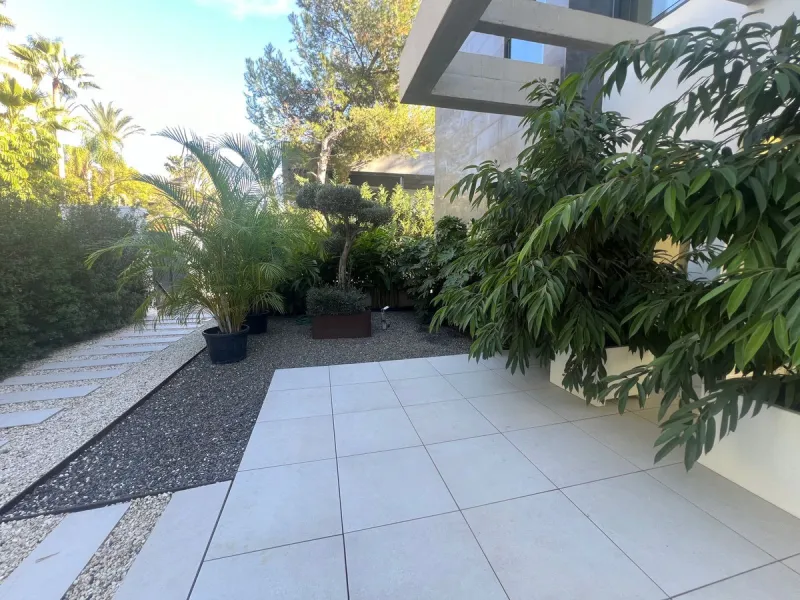 Villa in the golden mile area of Marbella, Malaga, is one of the most modern villa in the area with finished in 2023, the house has six bedrooms with four full bathrooms and a toilet, fully furnished and ready to live, has a garage for 3 cars and game roo