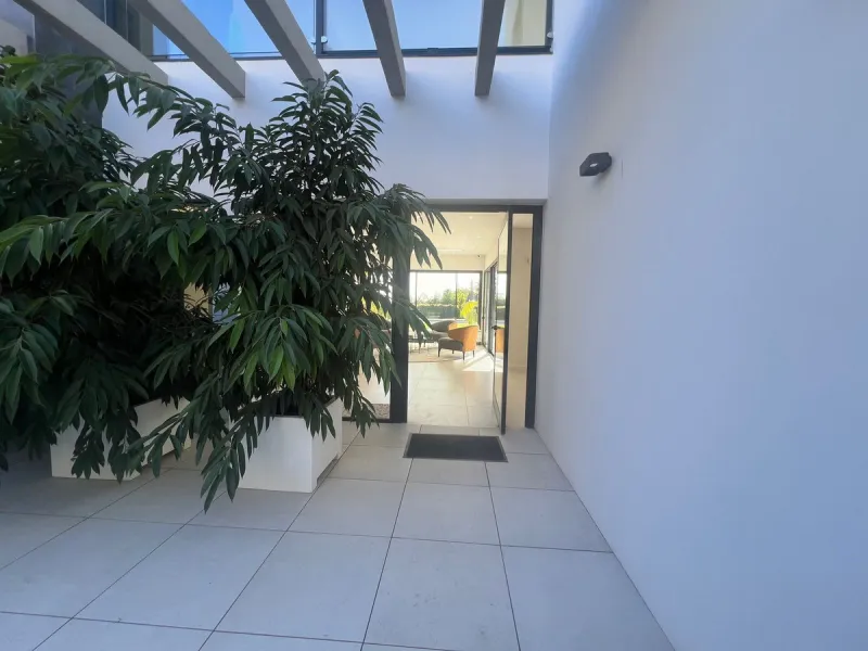 Villa in the golden mile area of Marbella, Malaga, is one of the most modern villa in the area with finished in 2023, the house has six bedrooms with four full bathrooms and a toilet, fully furnished and ready to live, has a garage for 3 cars and game roo