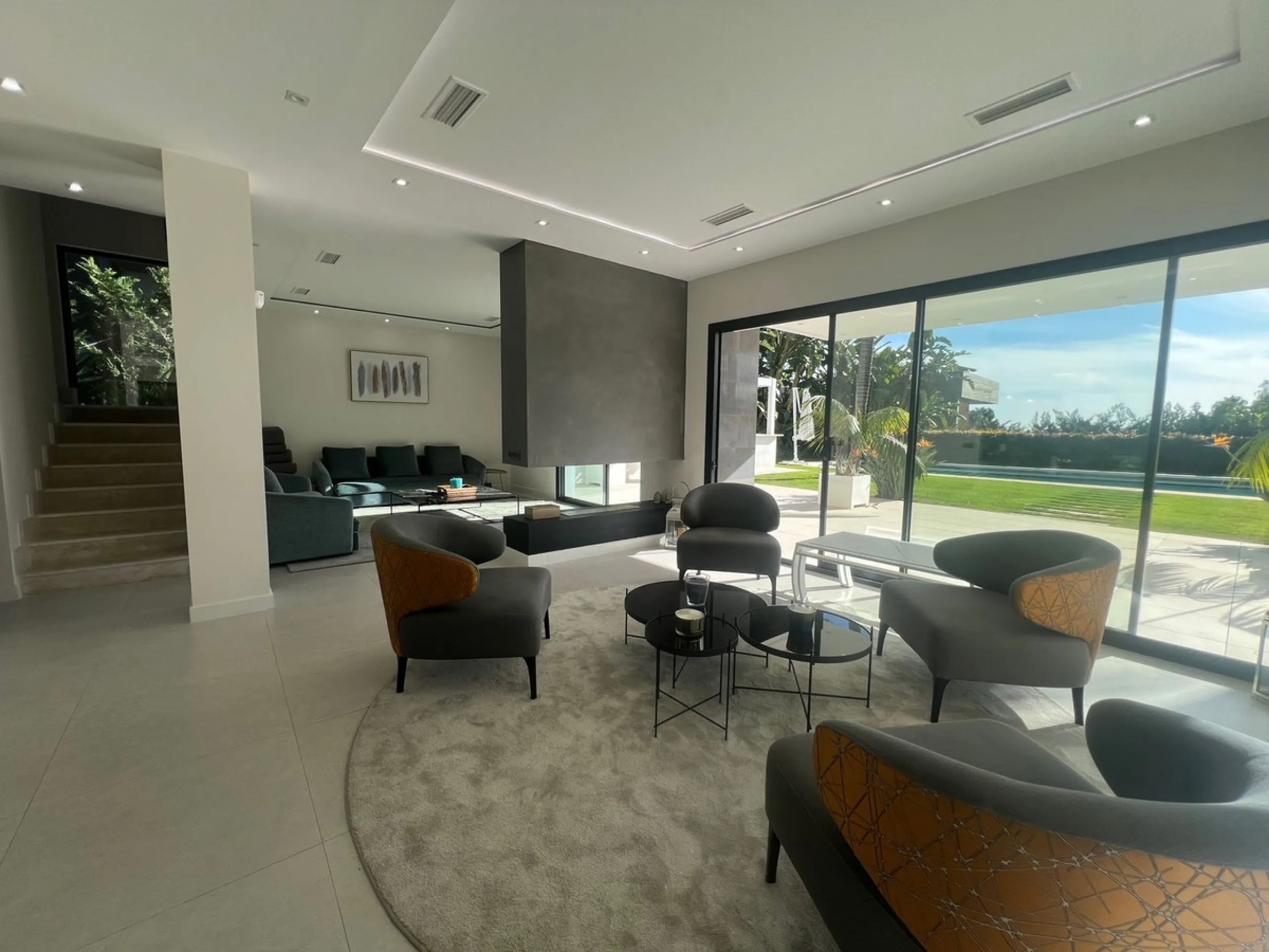 Villa in the golden mile area of Marbella, Malaga, is one of the most modern villa in the area with finished in 2023, the house has six bedrooms with four full bathrooms and a toilet, fully furnished and ready to live, has a garage for 3 cars and game roo