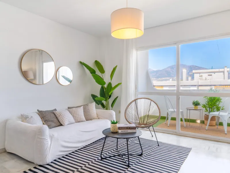 We present this fantastic top-floor apartment, fully exterior, standing out for its spaciousness, brightness, and beautiful open views.