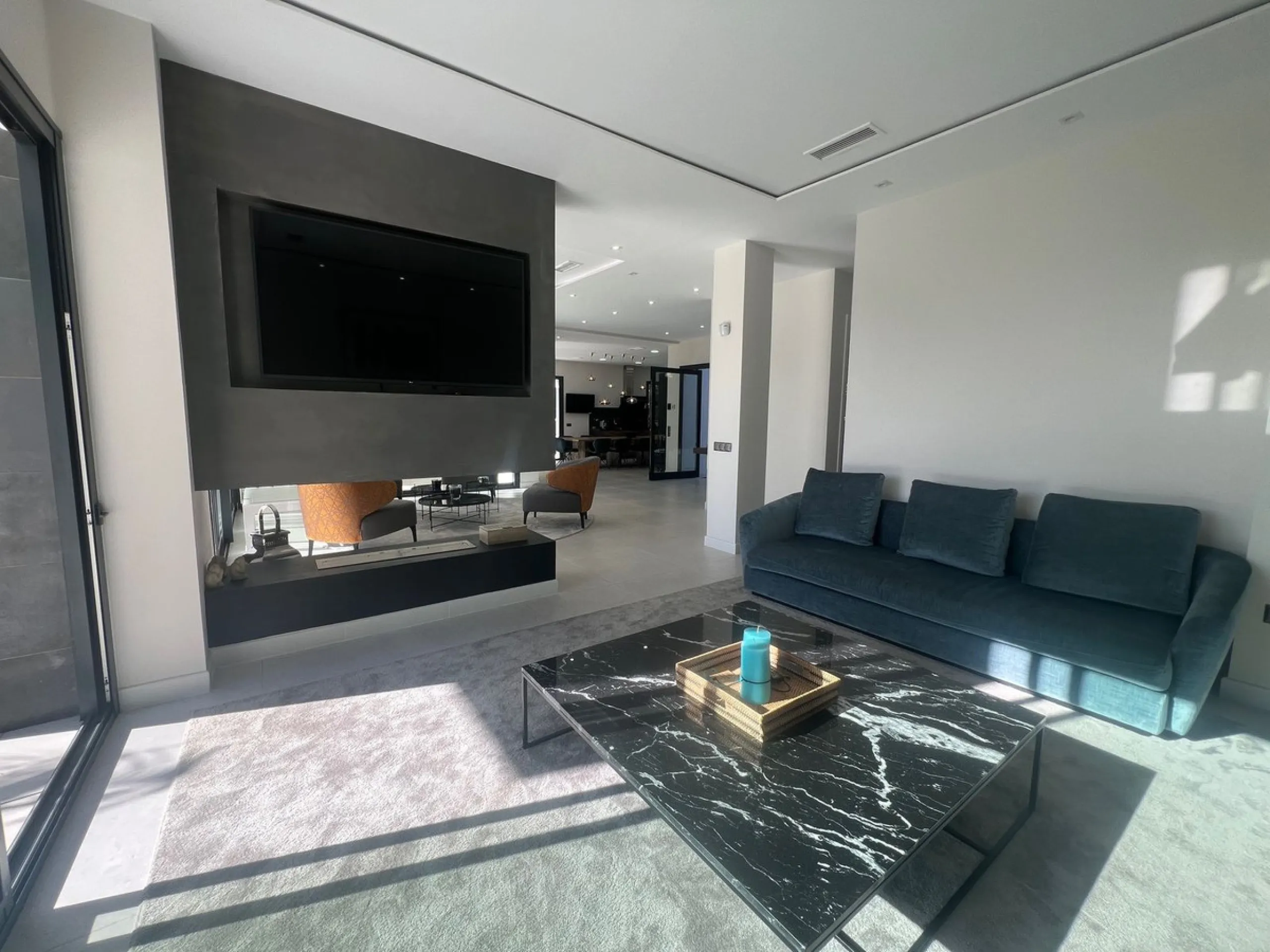 Villa in the golden mile area of Marbella, Malaga, is one of the most modern villa in the area with finished in 2023, the house has six bedrooms with four full bathrooms and a toilet, fully furnished and ready to live, has a garage for 3 cars and game roo