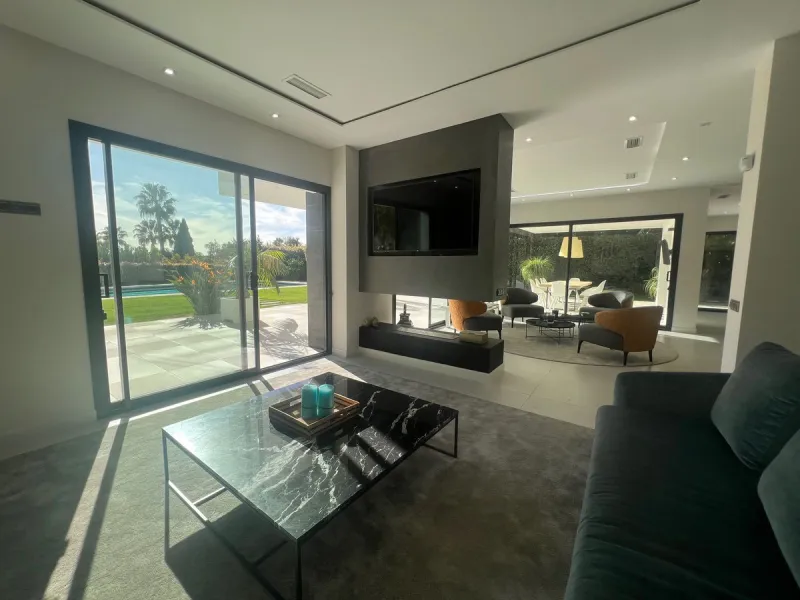 Villa in the golden mile area of Marbella, Malaga, is one of the most modern villa in the area with finished in 2023, the house has six bedrooms with four full bathrooms and a toilet, fully furnished and ready to live, has a garage for 3 cars and game roo