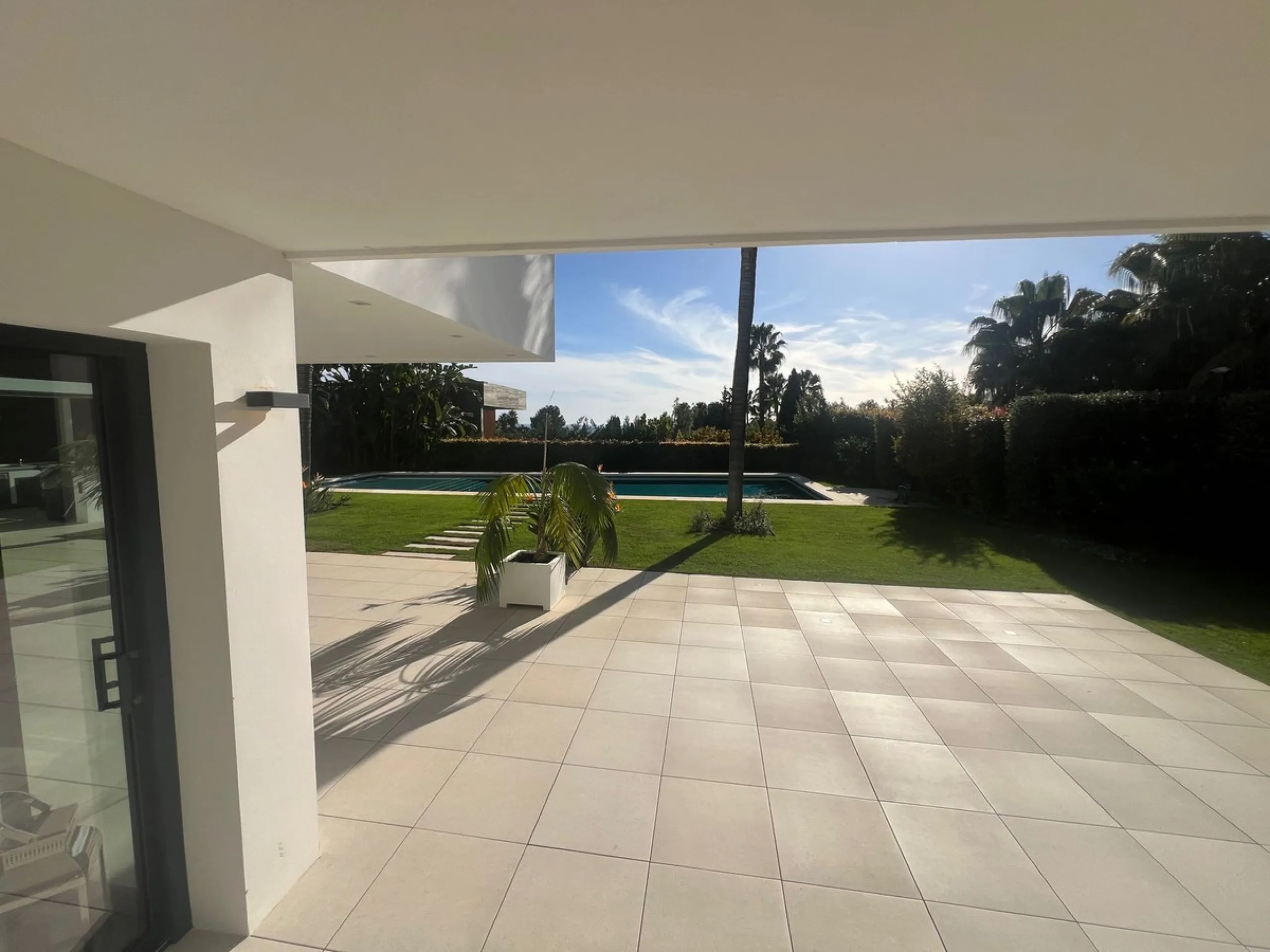 Villa in the golden mile area of Marbella, Malaga, is one of the most modern villa in the area with finished in 2023, the house has six bedrooms with four full bathrooms and a toilet, fully furnished and ready to live, has a garage for 3 cars and game roo