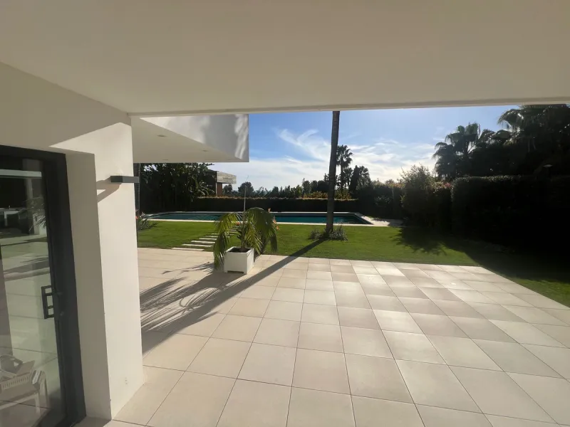 Villa in the golden mile area of Marbella, Malaga, is one of the most modern villa in the area with finished in 2023, the house has six bedrooms with four full bathrooms and a toilet, fully furnished and ready to live, has a garage for 3 cars and game roo