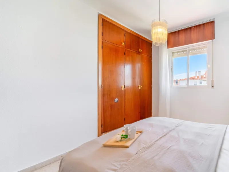 We present this fantastic top-floor apartment, fully exterior, standing out for its spaciousness, brightness, and beautiful open views.