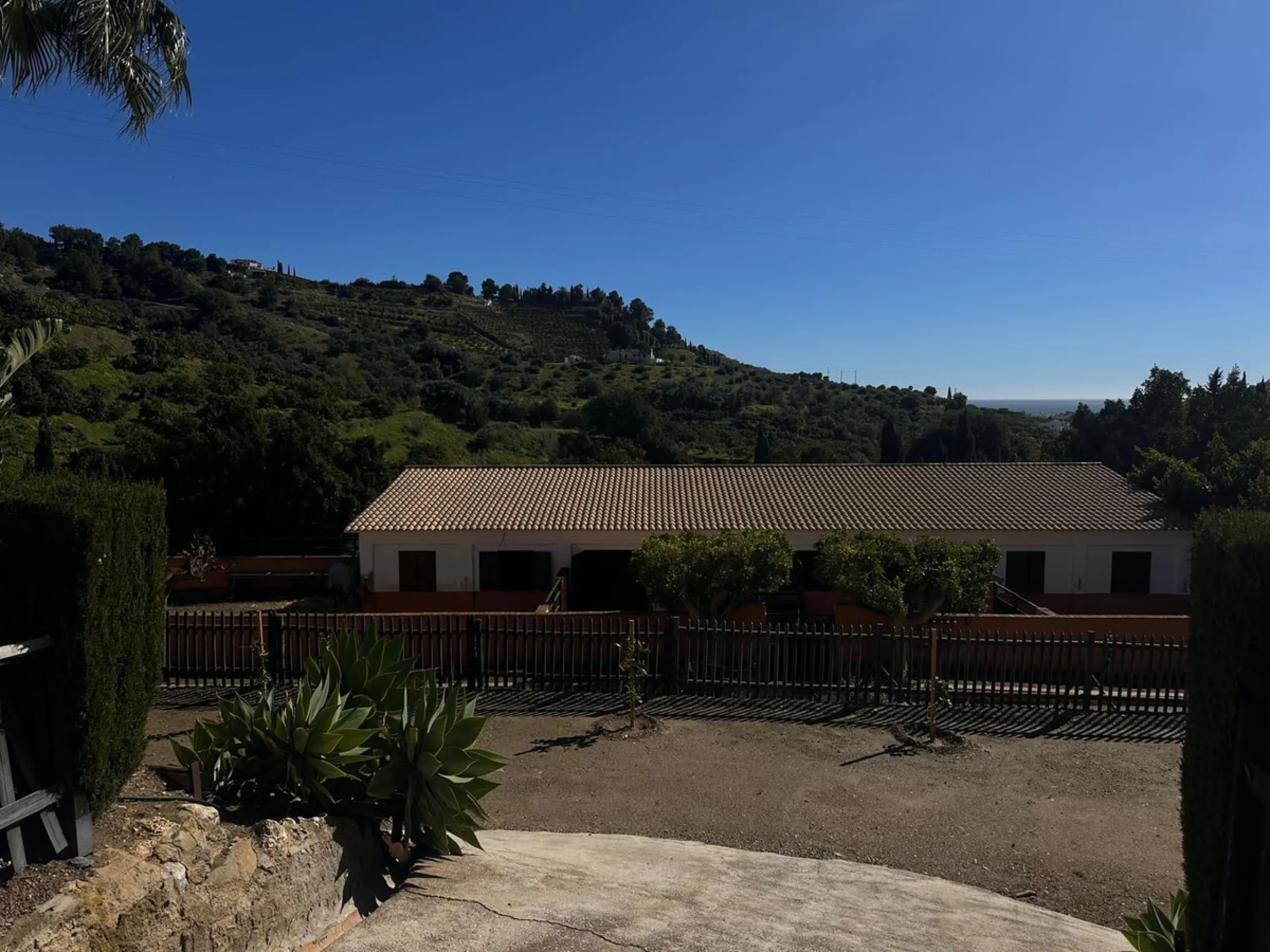 LIVE YOUR EQUESTRIAN DREAM IN THIS SPECTACULAR LUXURY FARMHOUSE!