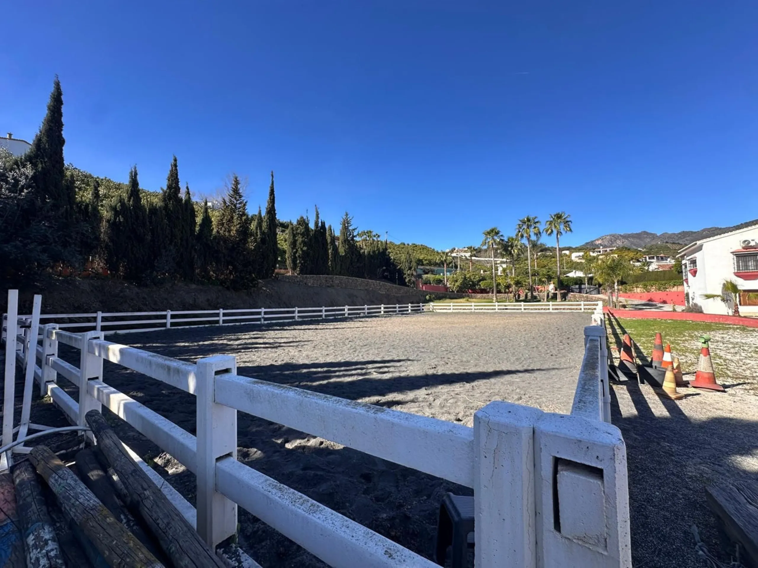 LIVE YOUR EQUESTRIAN DREAM IN THIS SPECTACULAR LUXURY FARMHOUSE!