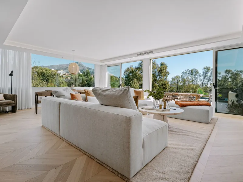 Apartment Vista Lago — Completely renovated luxury 3-bedroom apartment with private pool, BBQ area, and lake & mountain views in Nueva Andalucía