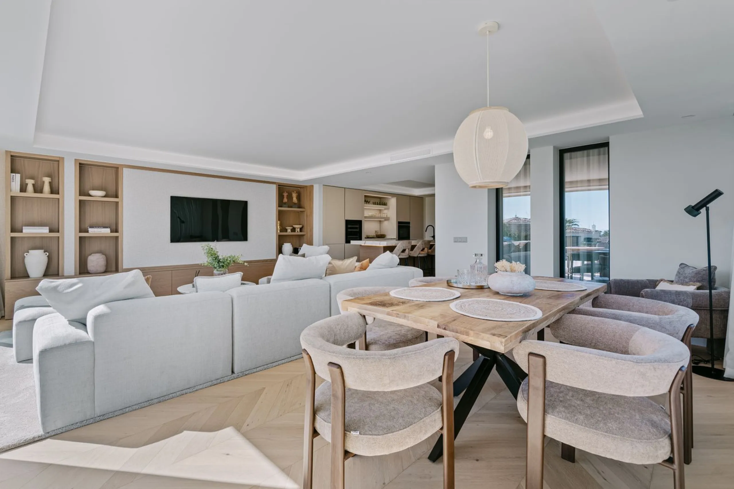 Apartment Vista Lago — Completely renovated luxury 3-bedroom apartment with private pool, BBQ area, and lake & mountain views in Nueva Andalucía