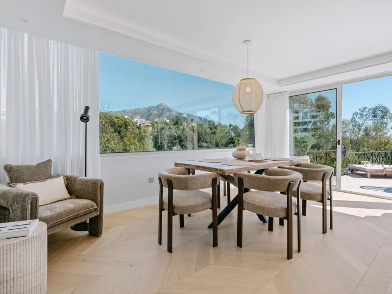 Apartment Vista Lago — Completely renovated luxury 3-bedroom apartment with private pool, BBQ area, and lake & mountain views in Nueva Andalucía