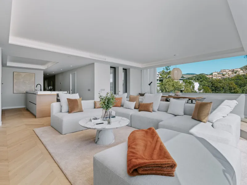 Apartment Vista Lago — Completely renovated luxury 3-bedroom apartment with private pool, BBQ area, and lake & mountain views in Nueva Andalucía