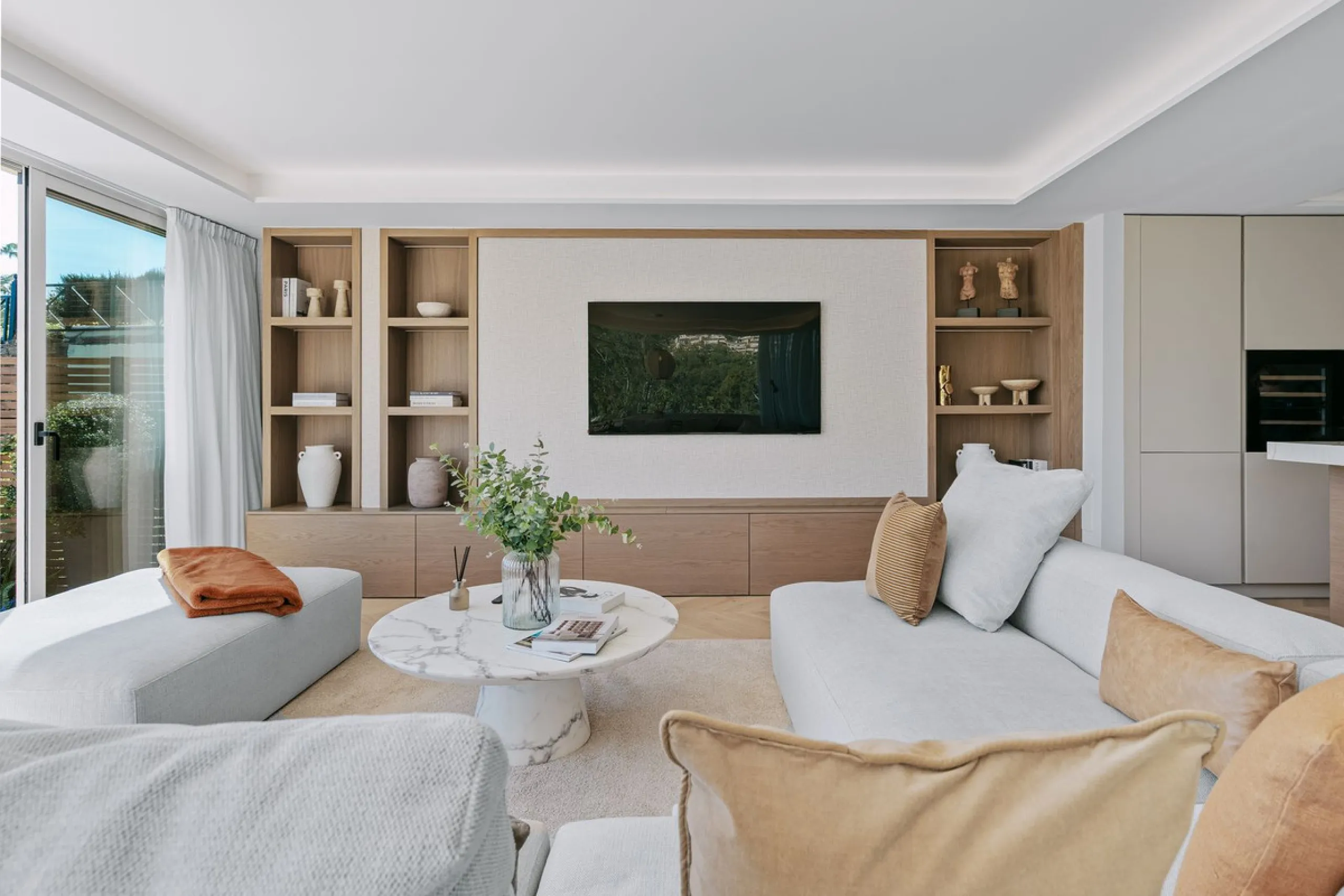 Apartment Vista Lago — Completely renovated luxury 3-bedroom apartment with private pool, BBQ area, and lake & mountain views in Nueva Andalucía