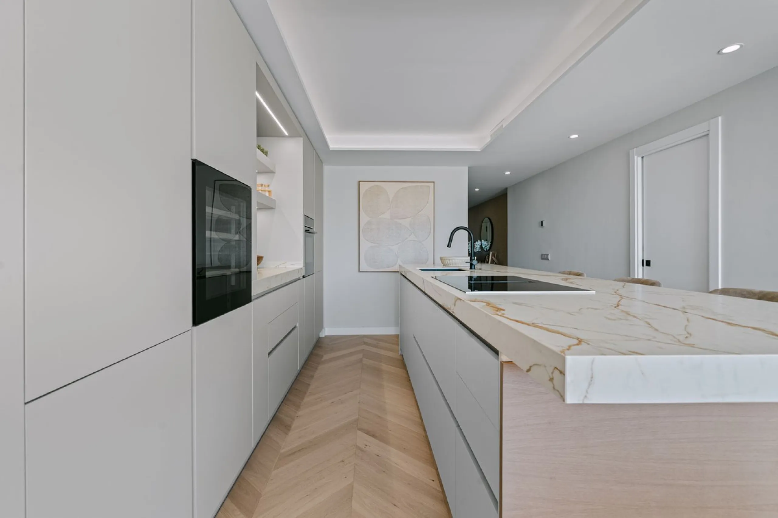 Apartment Vista Lago — Completely renovated luxury 3-bedroom apartment with private pool, BBQ area, and lake & mountain views in Nueva Andalucía