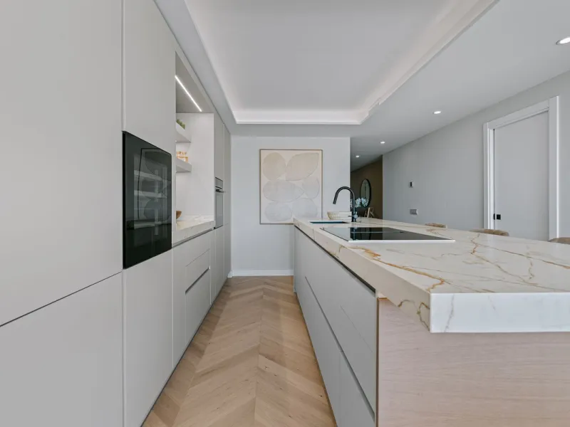 Apartment Vista Lago — Completely renovated luxury 3-bedroom apartment with private pool, BBQ area, and lake & mountain views in Nueva Andalucía
