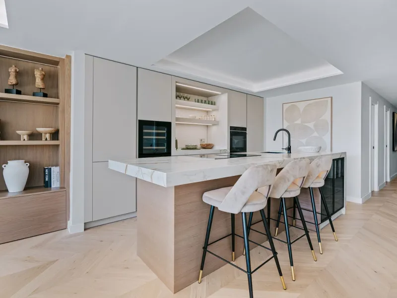 Apartment Vista Lago — Completely renovated luxury 3-bedroom apartment with private pool, BBQ area, and lake & mountain views in Nueva Andalucía