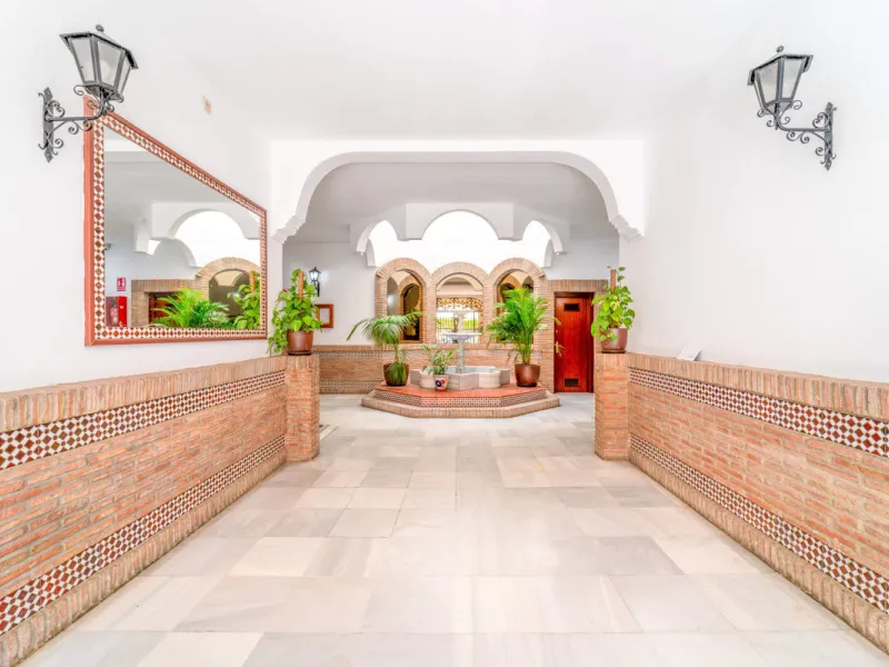 We present this fantastic top-floor apartment, fully exterior, standing out for its spaciousness, brightness, and beautiful open views.