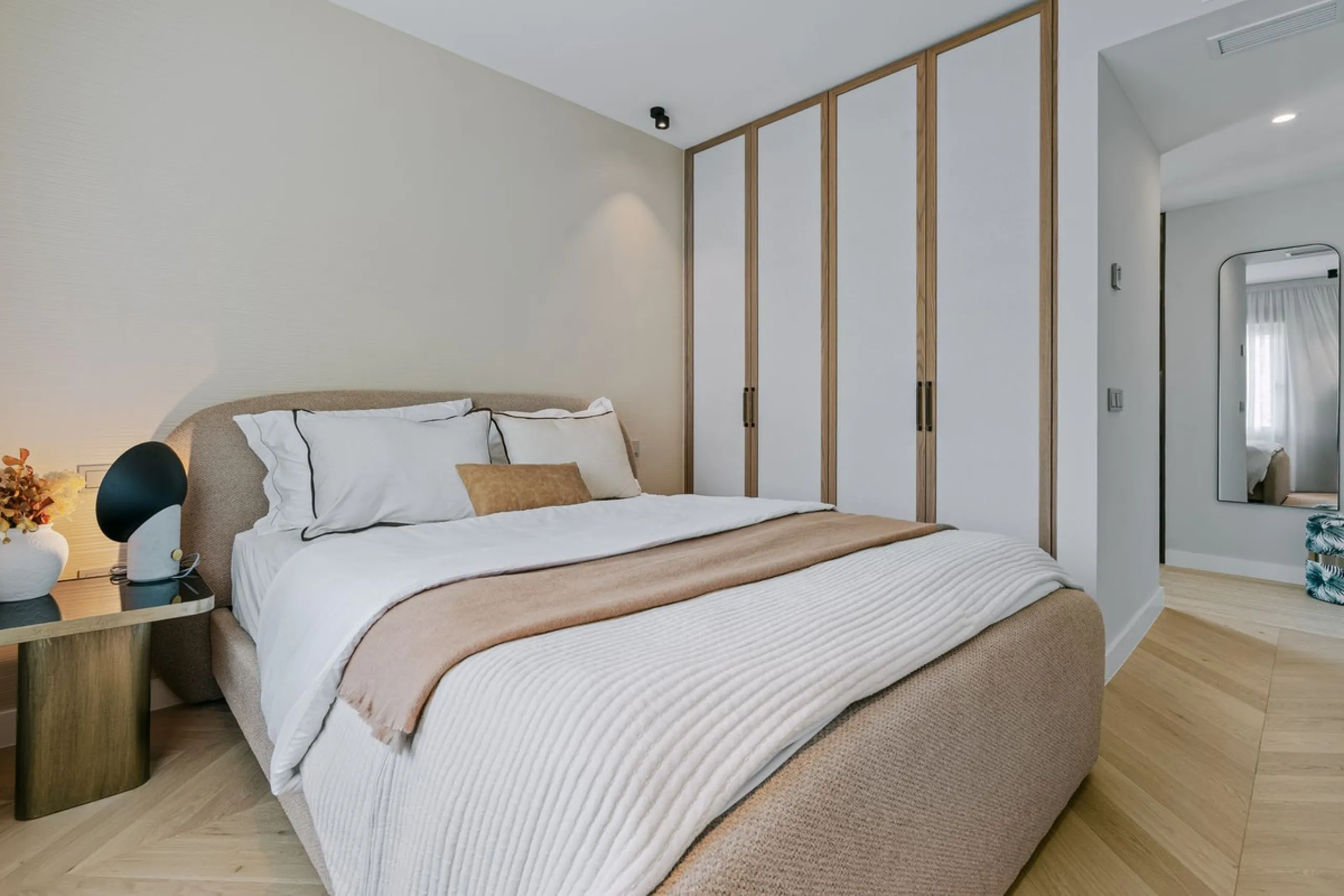 Apartment Vista Lago — Completely renovated luxury 3-bedroom apartment with private pool, BBQ area, and lake & mountain views in Nueva Andalucía