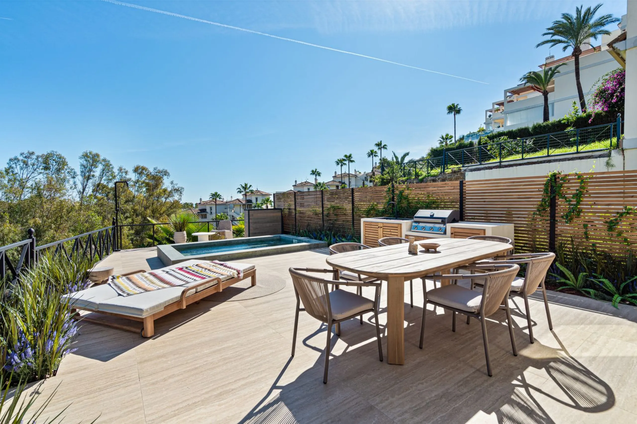 Apartment Vista Lago — Completely renovated luxury 3-bedroom apartment with private pool, BBQ area, and lake & mountain views in Nueva Andalucía