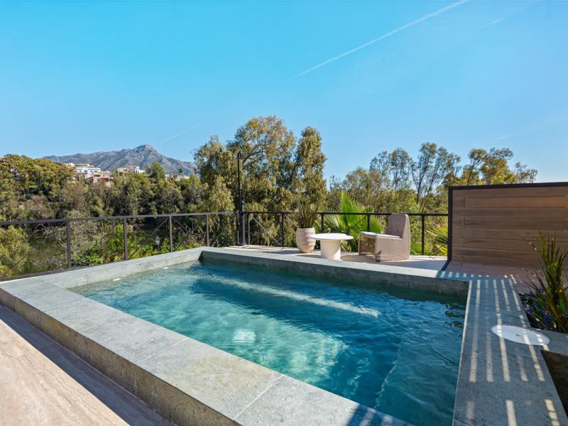 Apartment Vista Lago — Completely renovated luxury 3-bedroom apartment with private pool, BBQ area, and lake & mountain views in Nueva Andalucía