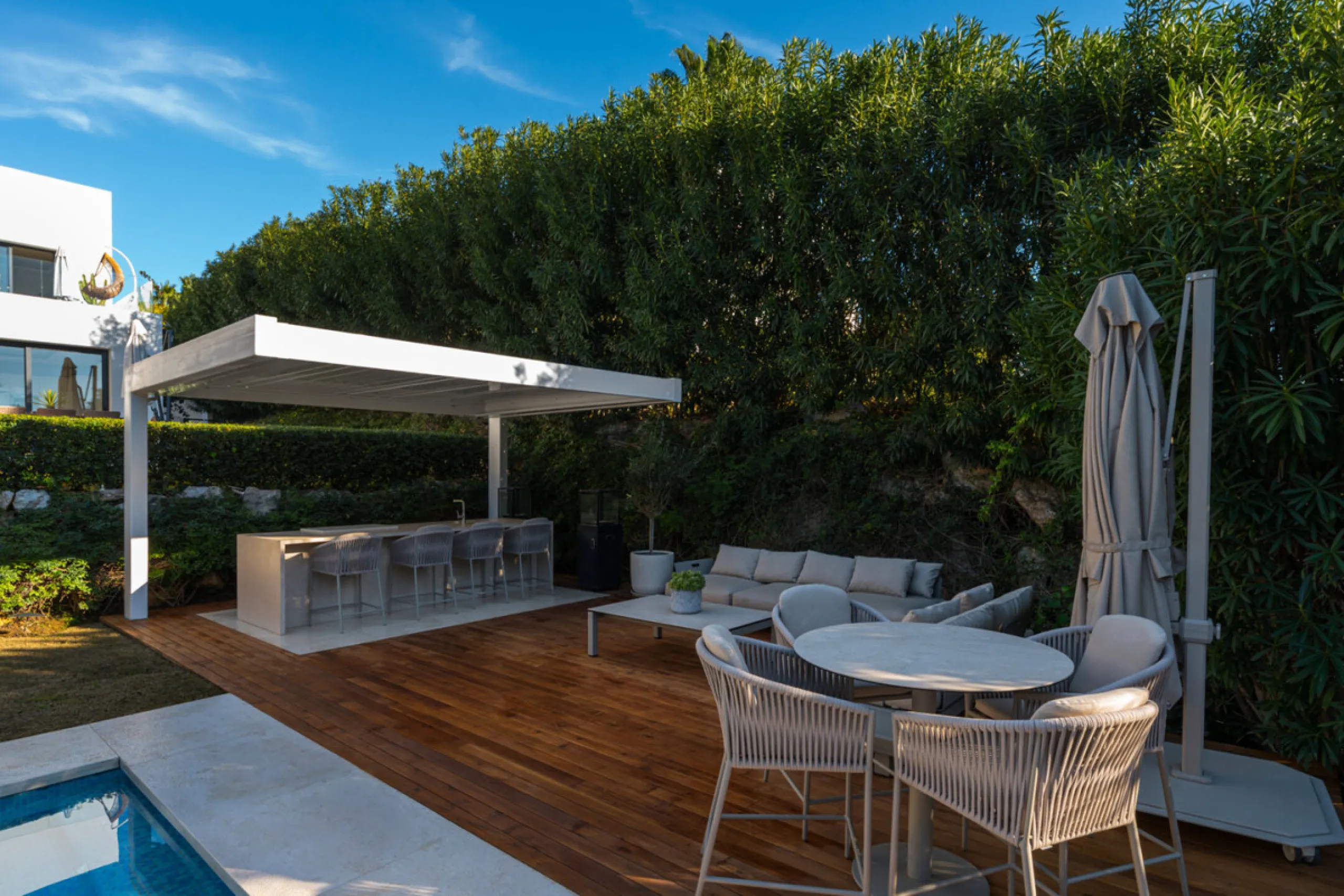 Set within the prestigious, fully gated Los Olivos community with 24/7 security, this contemporary villa sits on the largest plot in the development, offering unmatched privacy, space, and a prime location. Occupying a generous 1,351 m² plot, the property